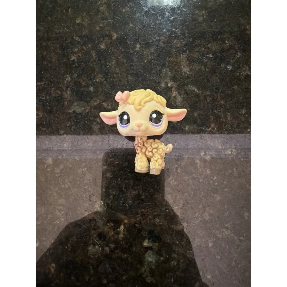 Littlest Pet Shop Lamb #1003, a Generation 2 figure released by Hasbro in 2009